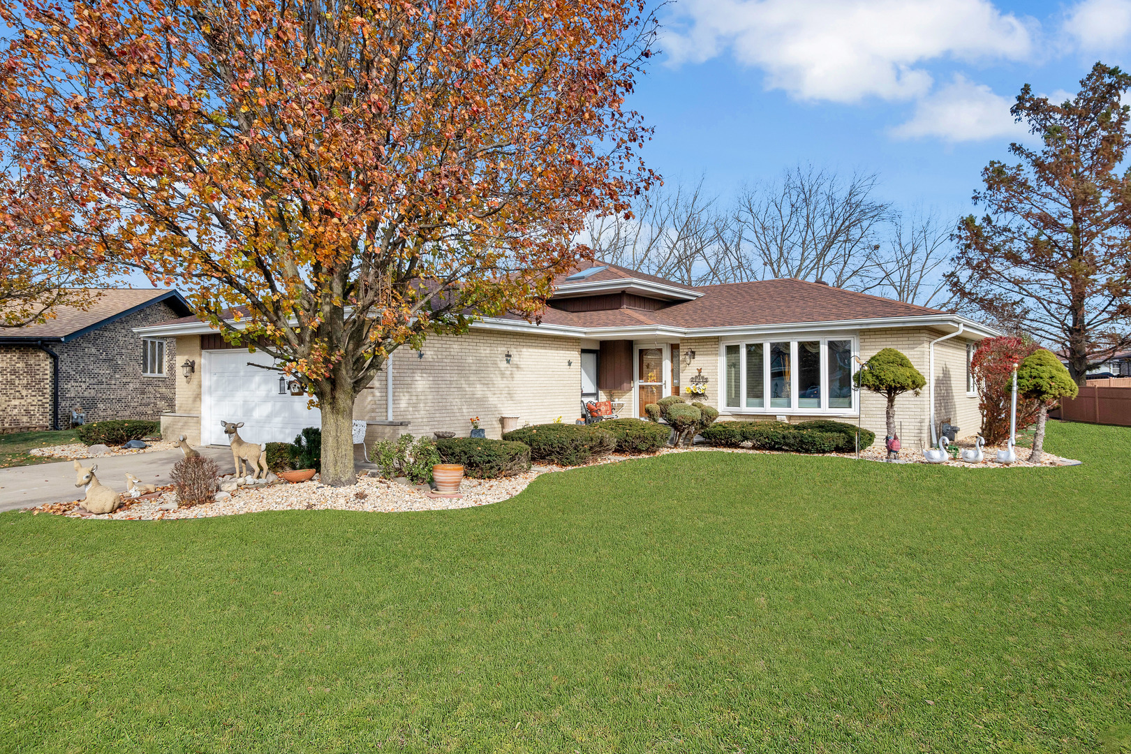 Property Photo: 10929 Valley Court IL 60465