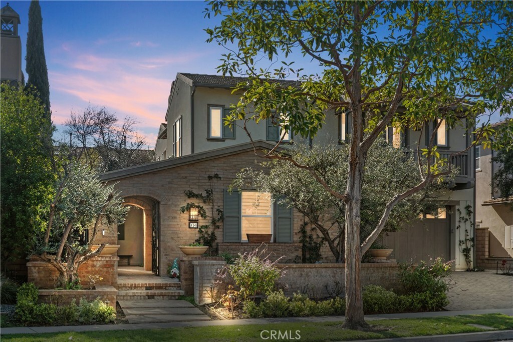 Property Photo: 104 Retreat CA 92603
