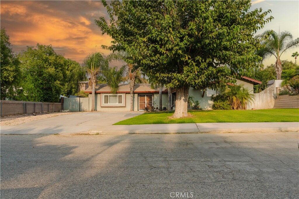 Property Photo:  10937 Desert Sand Avenue  CA 92505 