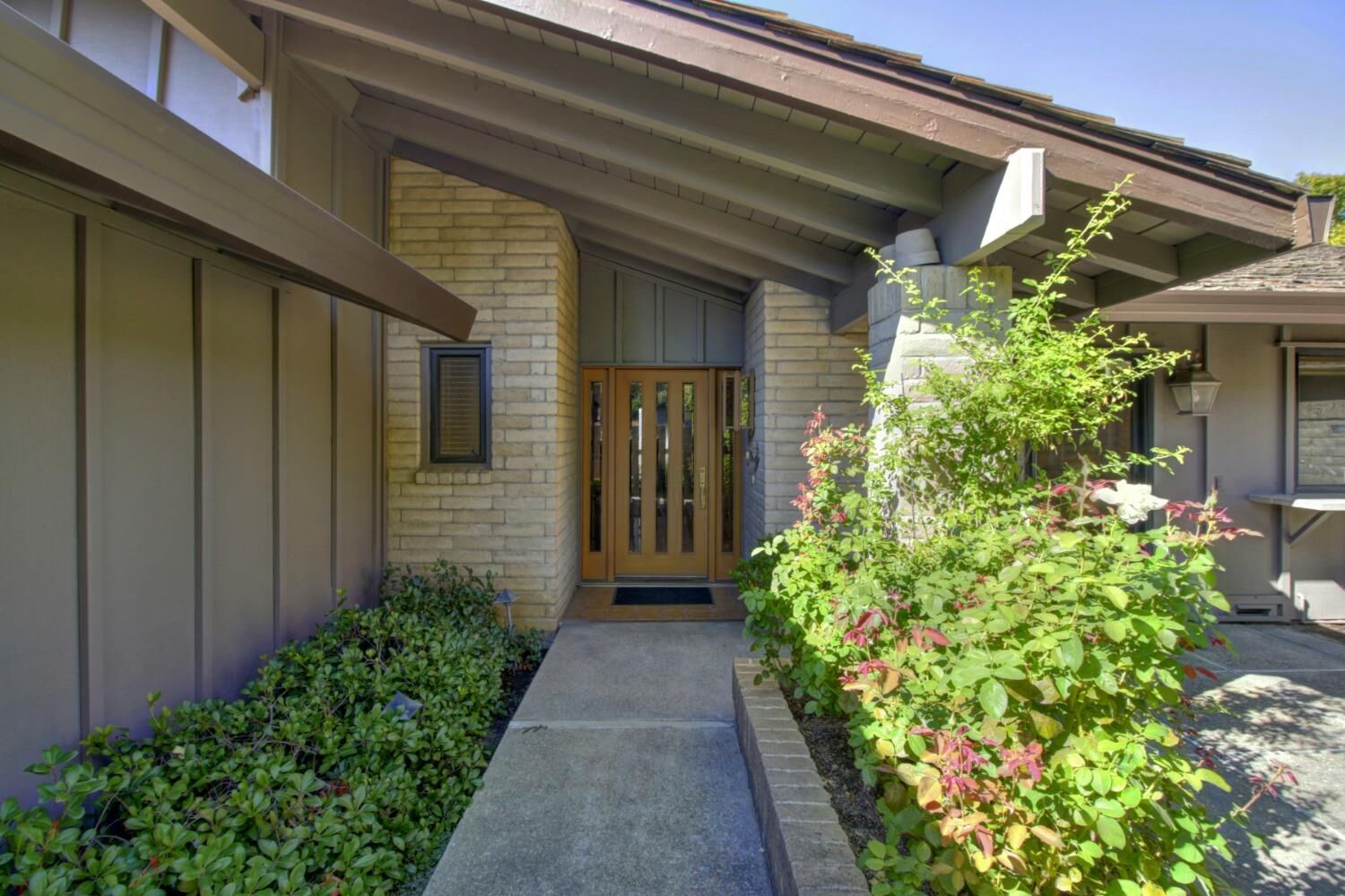 Property Photo:  2809 Calle Vista Way  CA 95821 