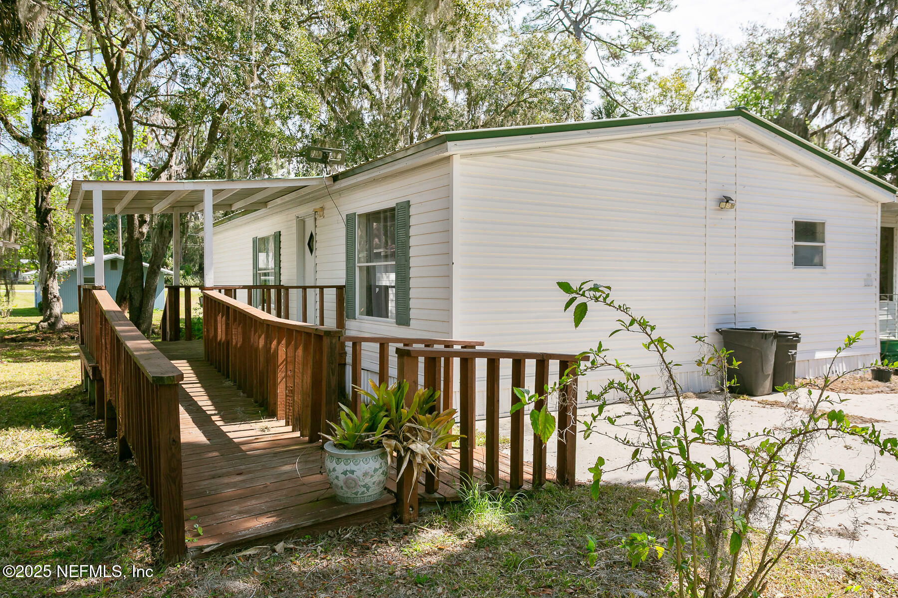 Property Photo:  143 S Lake George Drive  FL 32139 