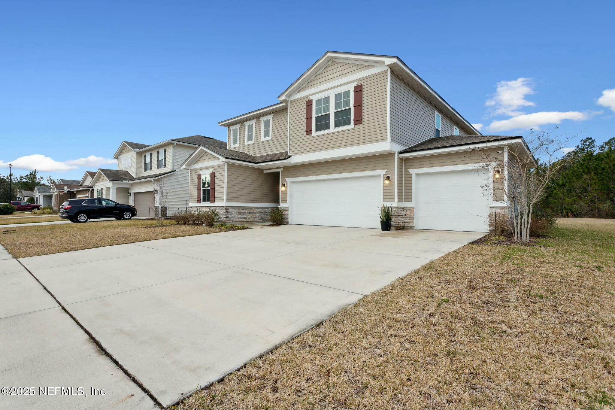 Property Photo:  1116 Persimmon Drive  FL 32068 