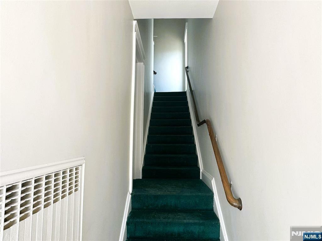 Property Photo:  2 Berkshire Street Apt 1  NJ 07649 