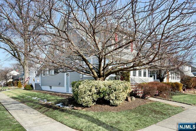 Property Photo:  88 Catalpa Avenue  NJ 07601 