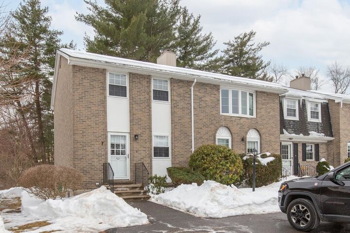 Property Photo:  101 Fieldstone Drive  NH 03053 