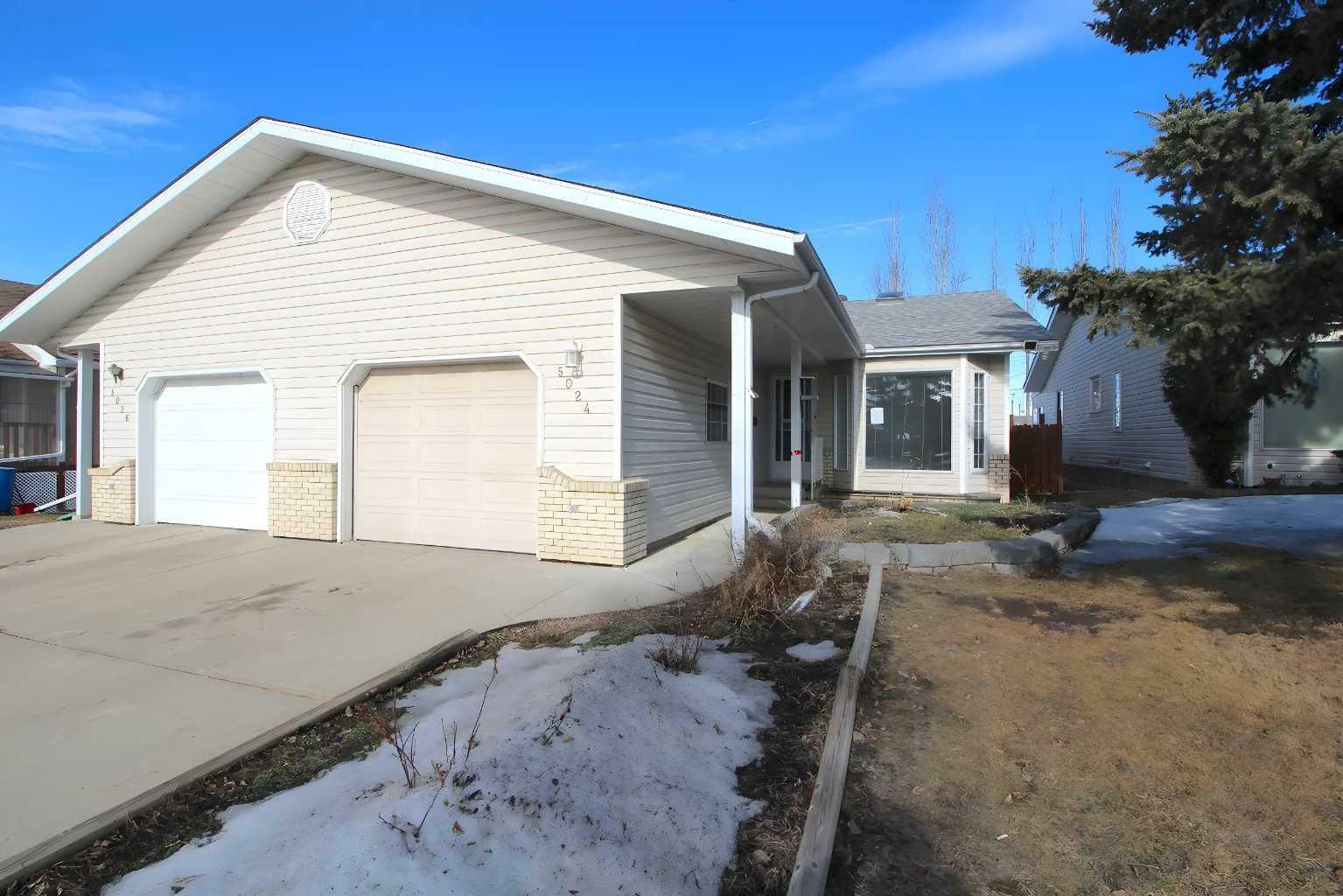 Property Photo:  5024 48 Street  AB T4G 1M2 