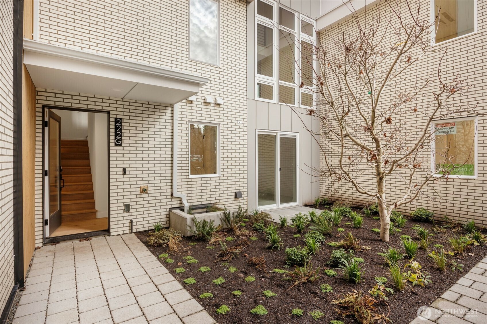 Property Photo: 222 G 10th Avenue E WA 98102