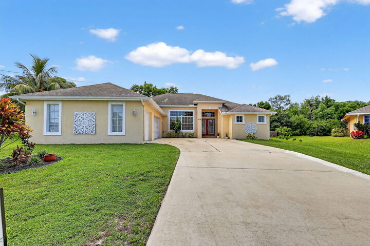 219 SE Sims Circle  Port Saint Lucie FL 34984 photo