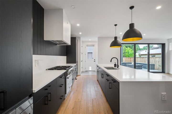 Property Photo:  872 S Vine Street  CO 80209 