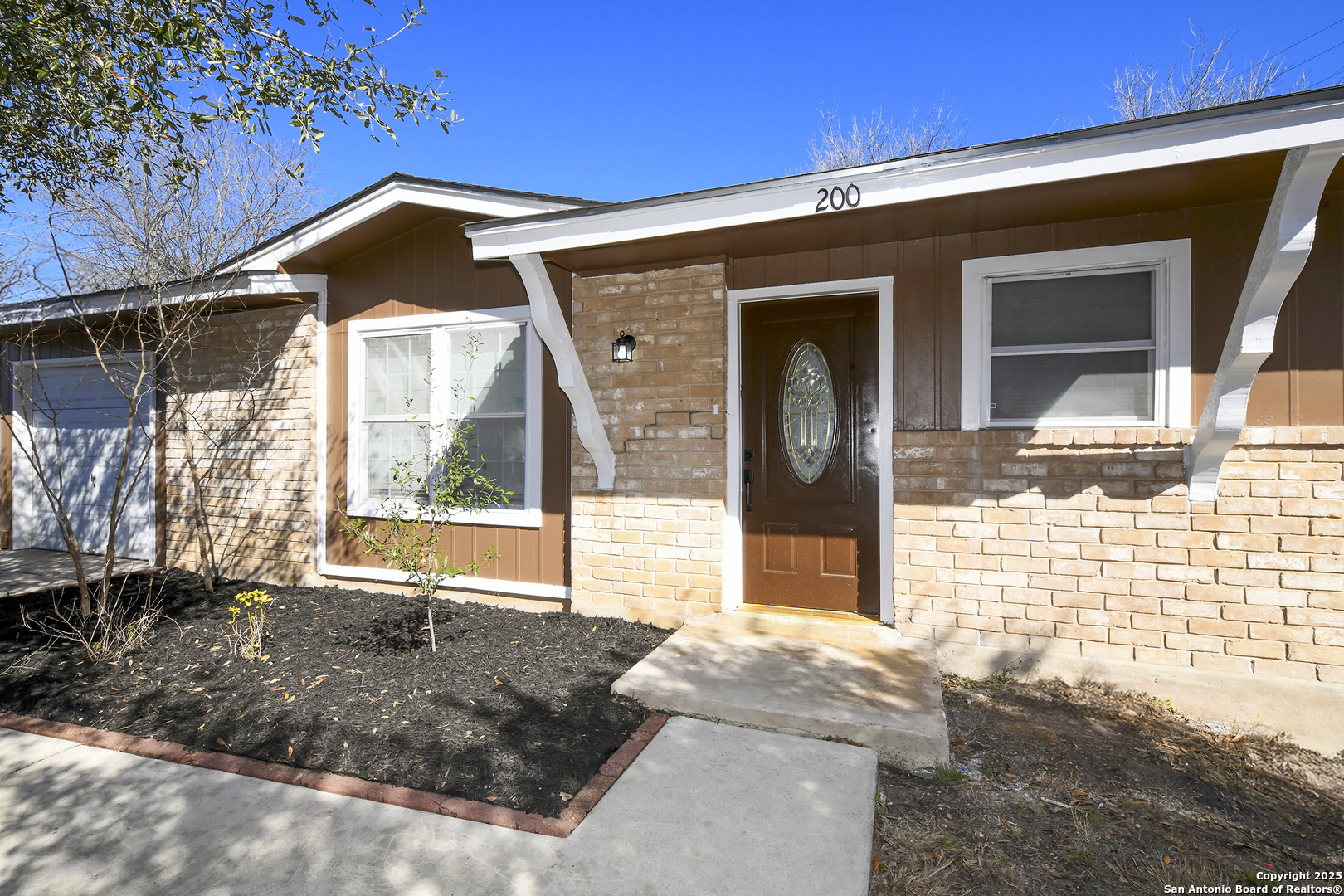 Property Photo:  200 Michelle Dr  TX 78109 