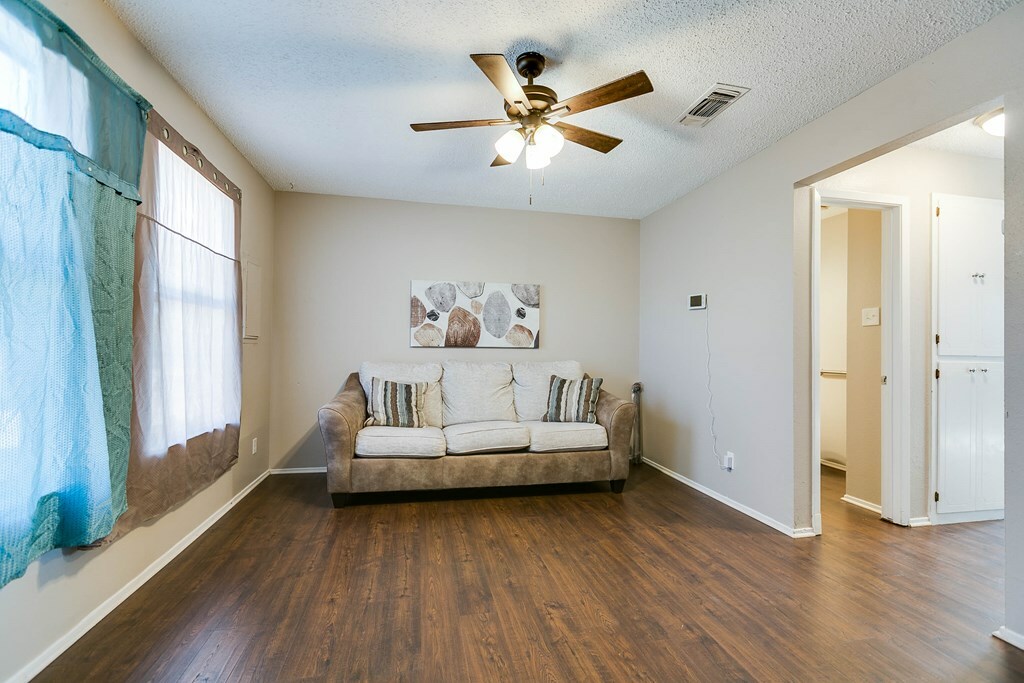 Property Photo: 1211 N Garfield St TX 76903