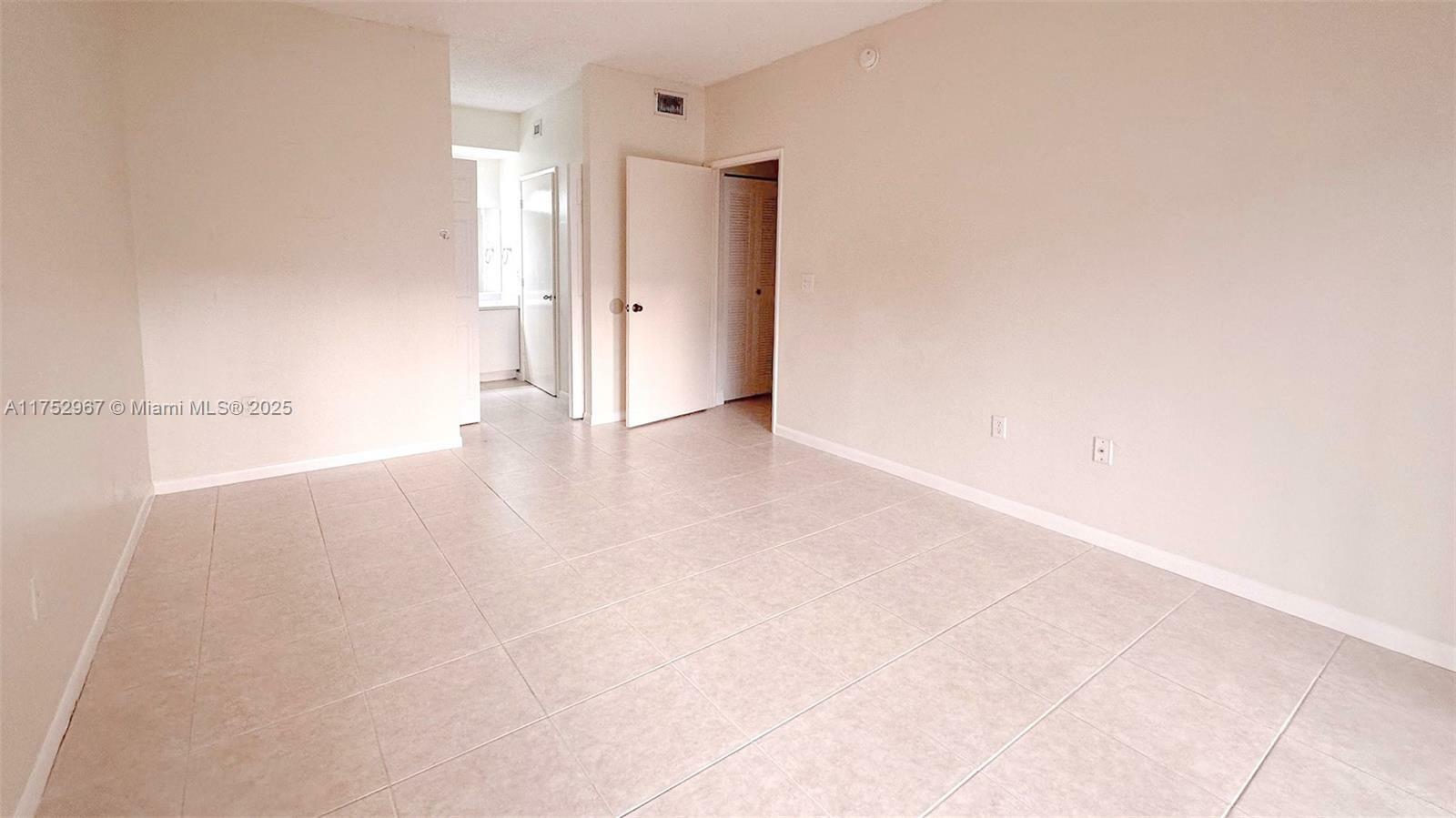 Property Photo:  6928 SW 39th St A101  FL 33314 