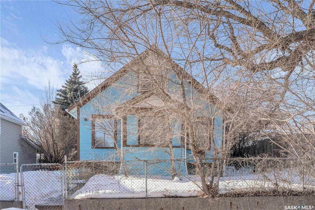 215 I Avenue N  Saskatoon SK S7L 2G3 photo