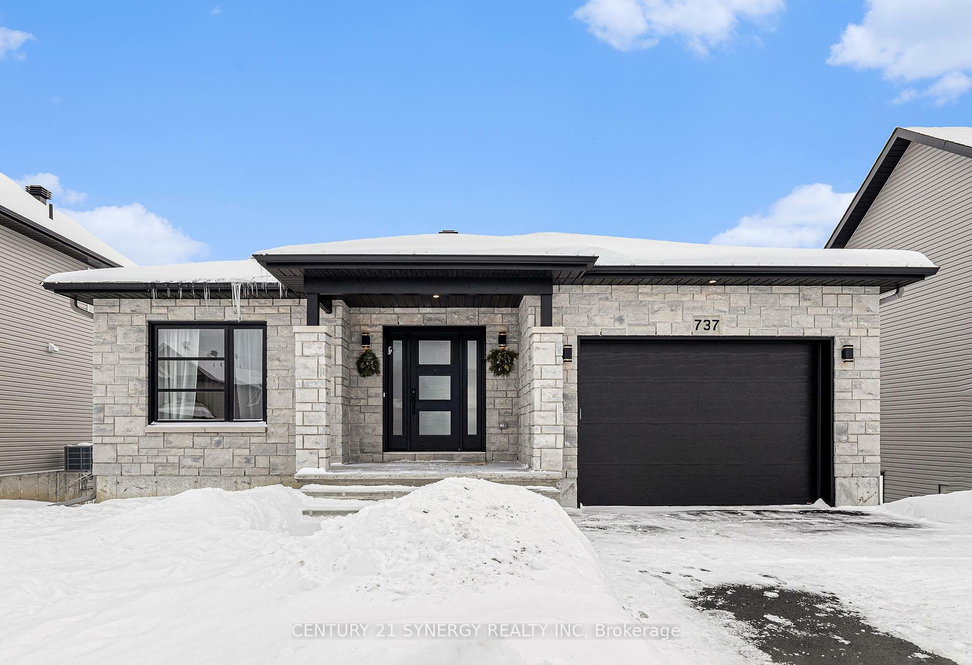 Property Photo: 737 Walton Street ON K6H 0J2