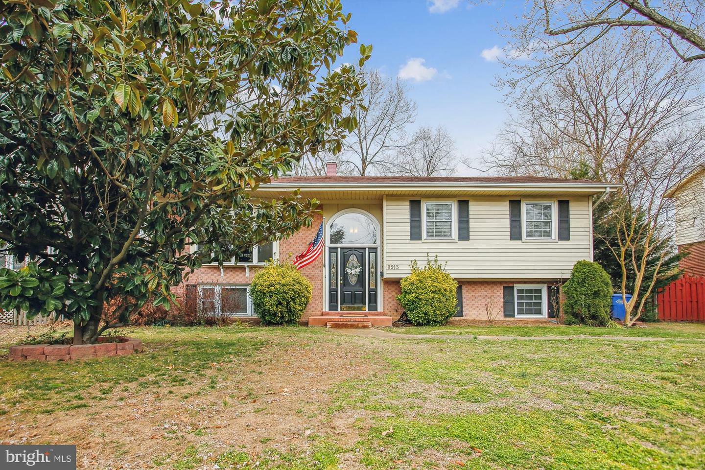 Property Photo:  8313 Fort Hunt Road  VA 22308 