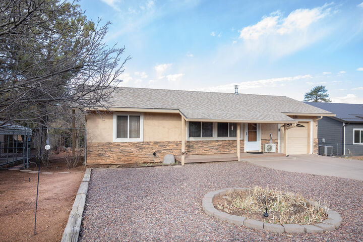 Property Photo:  912 E Lone Pine Circle  AZ 85541 
