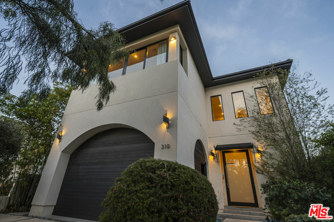Property Photo: 310 N Lucerne Blvd CA 90004