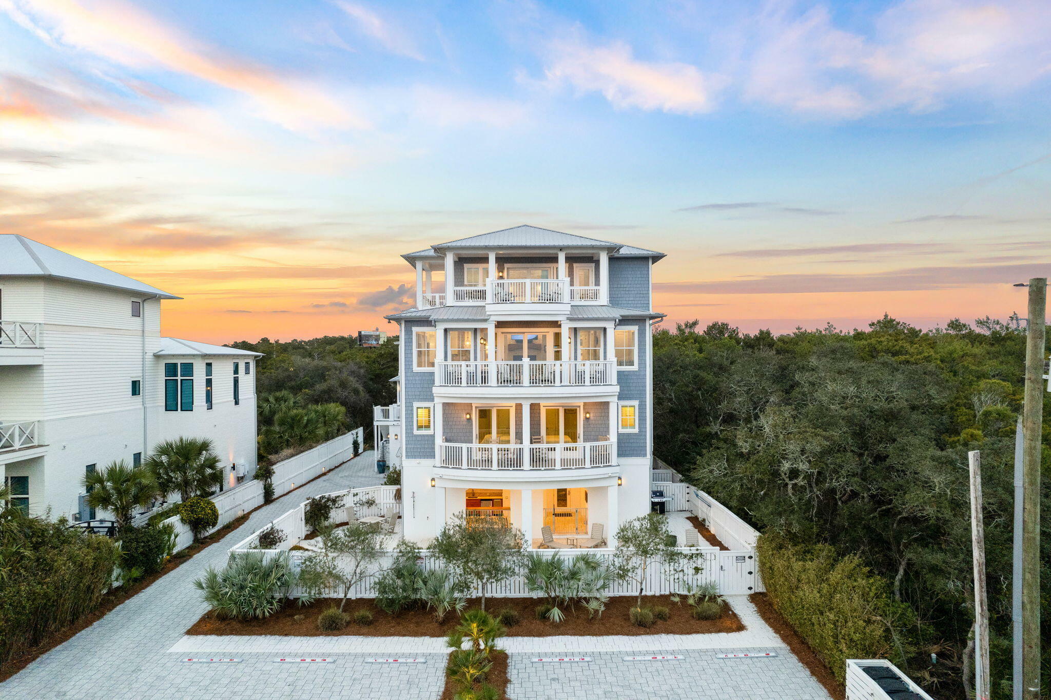Property Photo: 220 W Park Place Avenue FL 32461