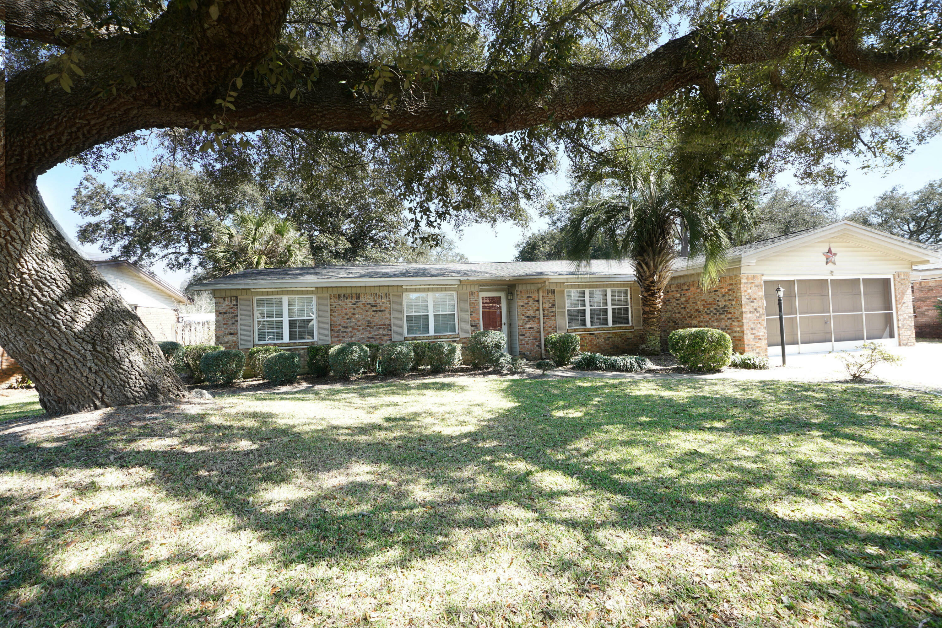 Property Photo:  108 Alan A Dale Drive  FL 32578 