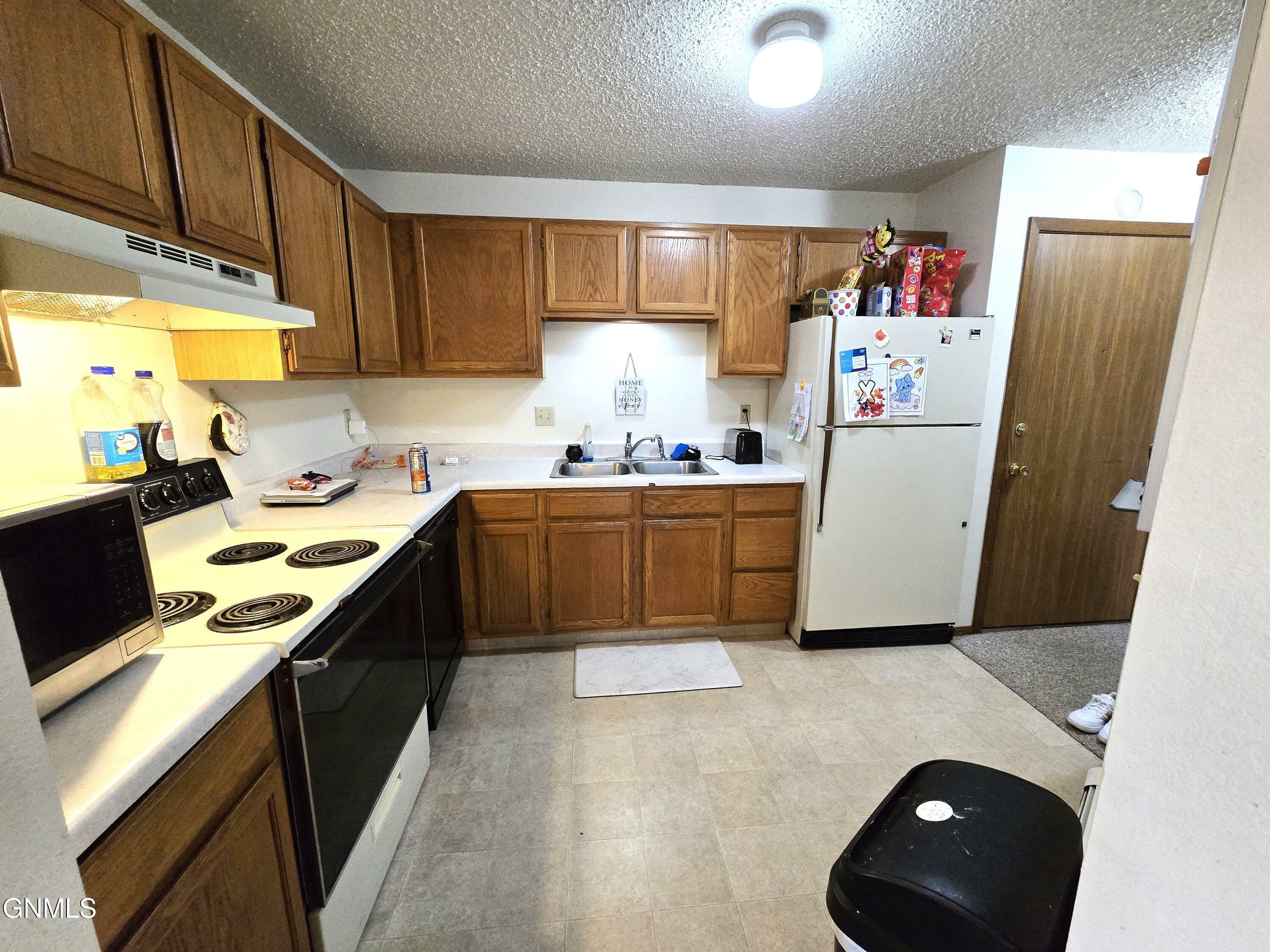 Property Photo:  1112 Portland Drive 302  ND 58504 