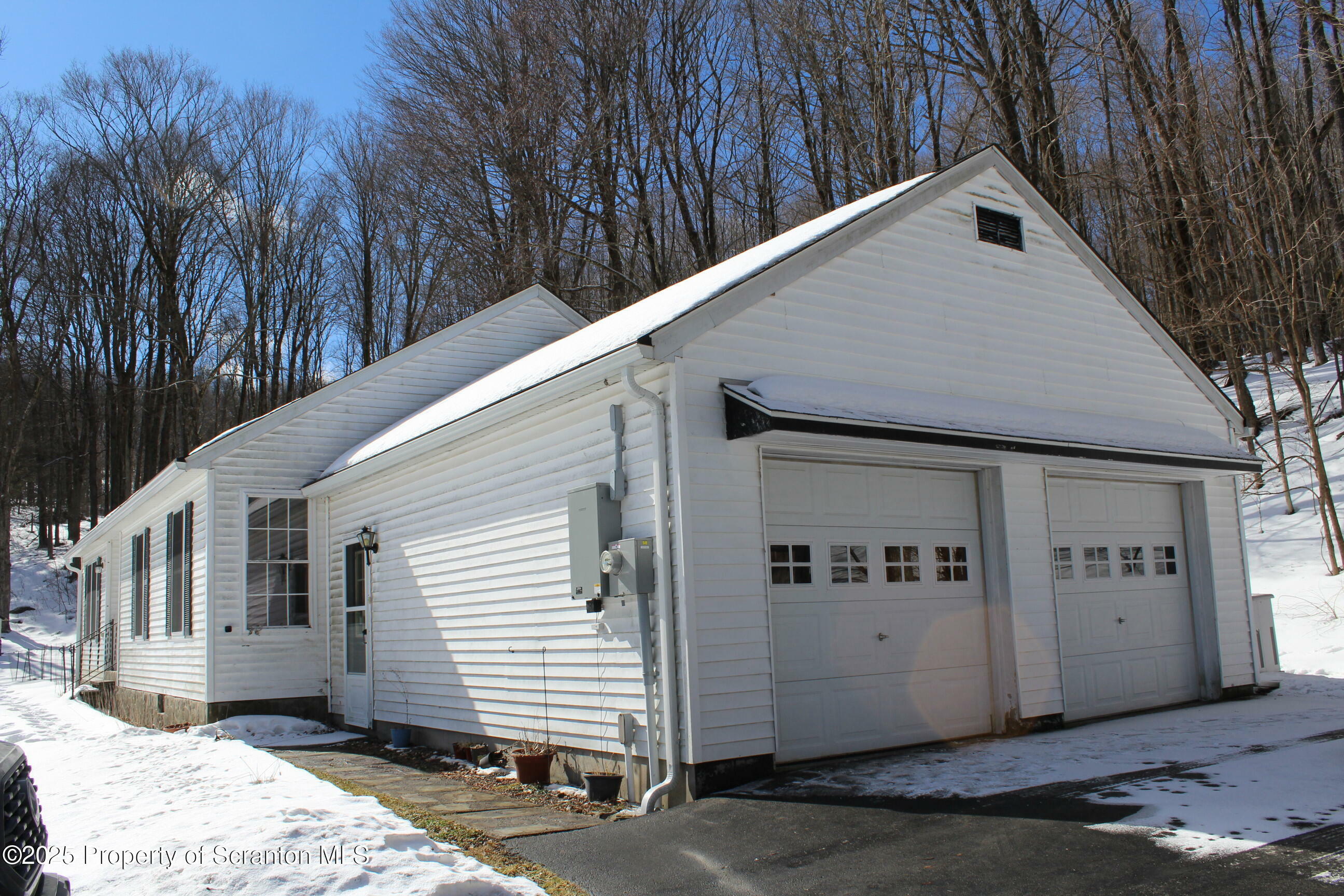 Property Photo:  2231 Wrighter Lake Road  PA 18465 