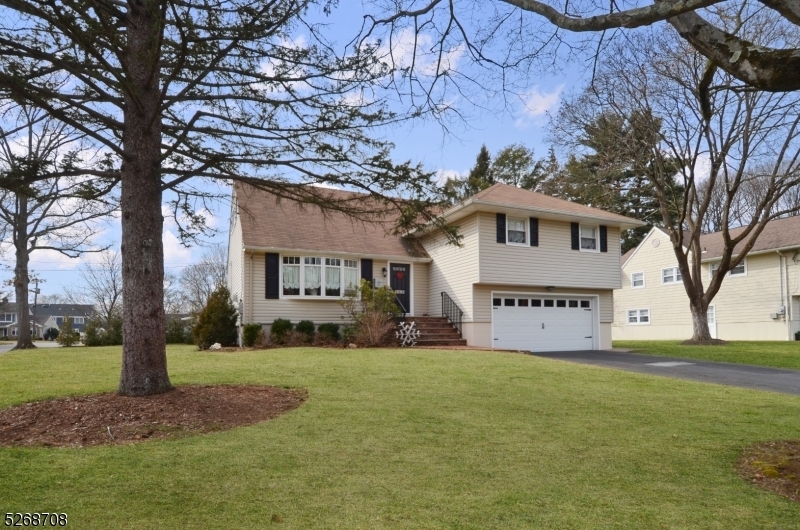 Property Photo:  442 Otisco Dr  NJ 07090 