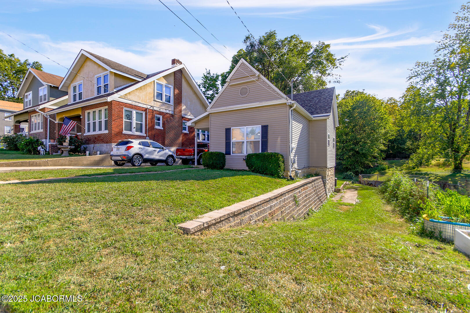 Property Photo: 216 E Ashley Street MO 65101