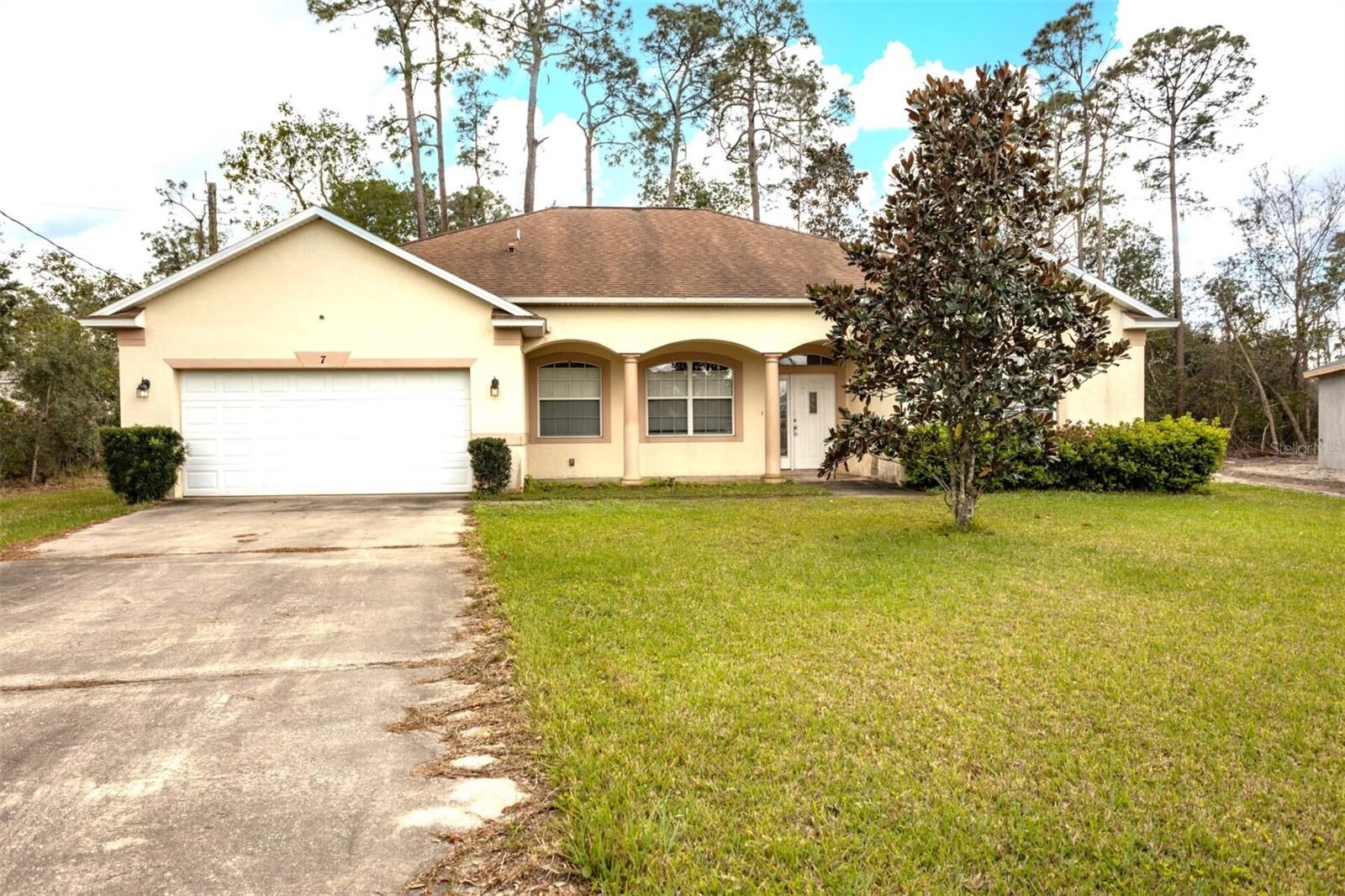 Property Photo:  7 Kaufman Place  FL 32164