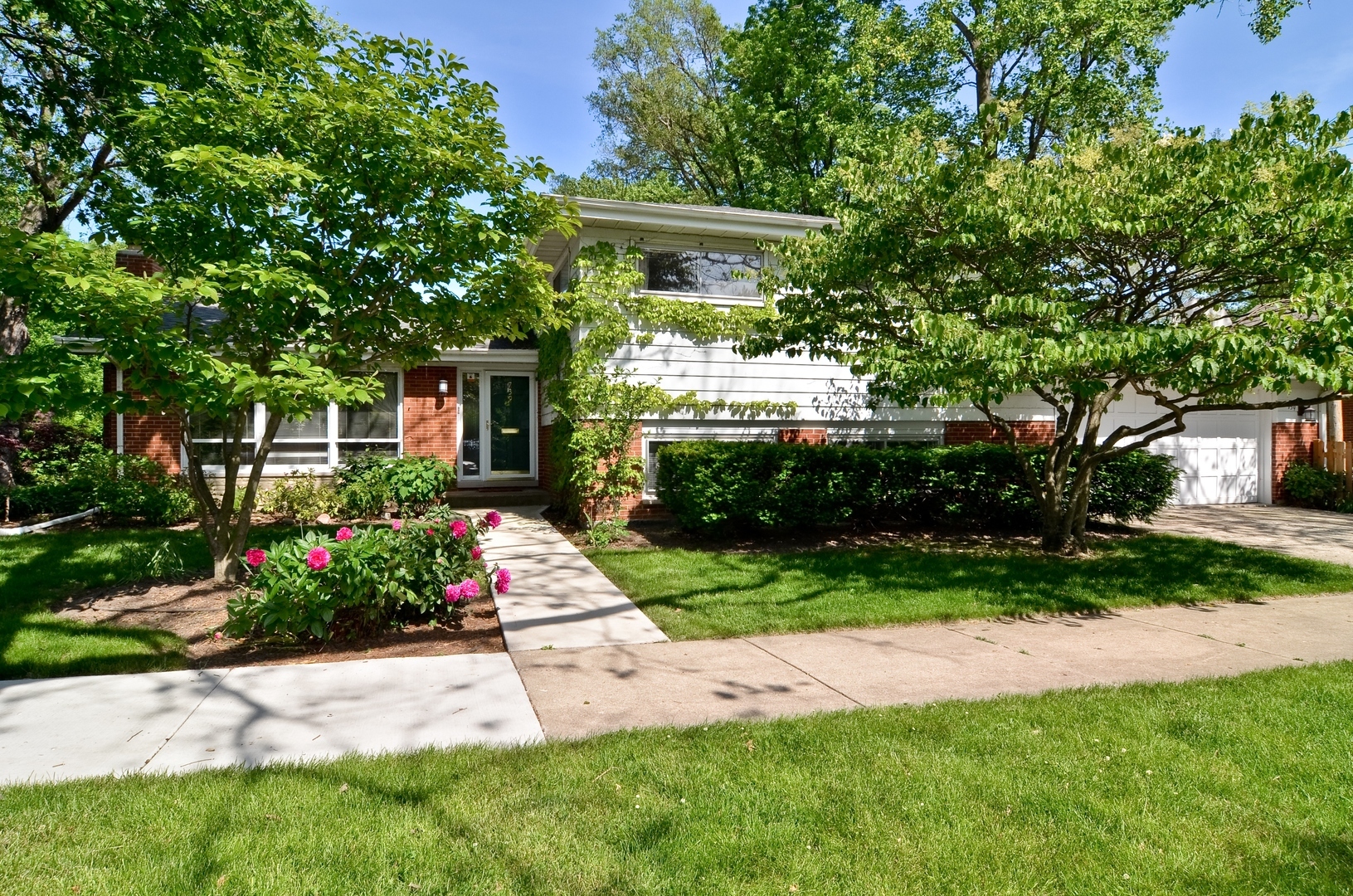 Property Photo:  739 Echo Lane  IL 60025 