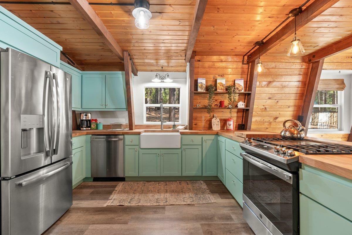 Property Photo: 21270 Pine Needle Lane CA 95959