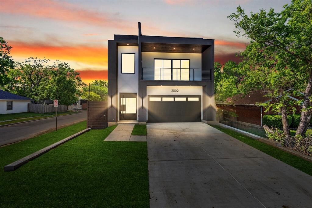 Property Photo:  2002 Angelina Drive  TX 75212 