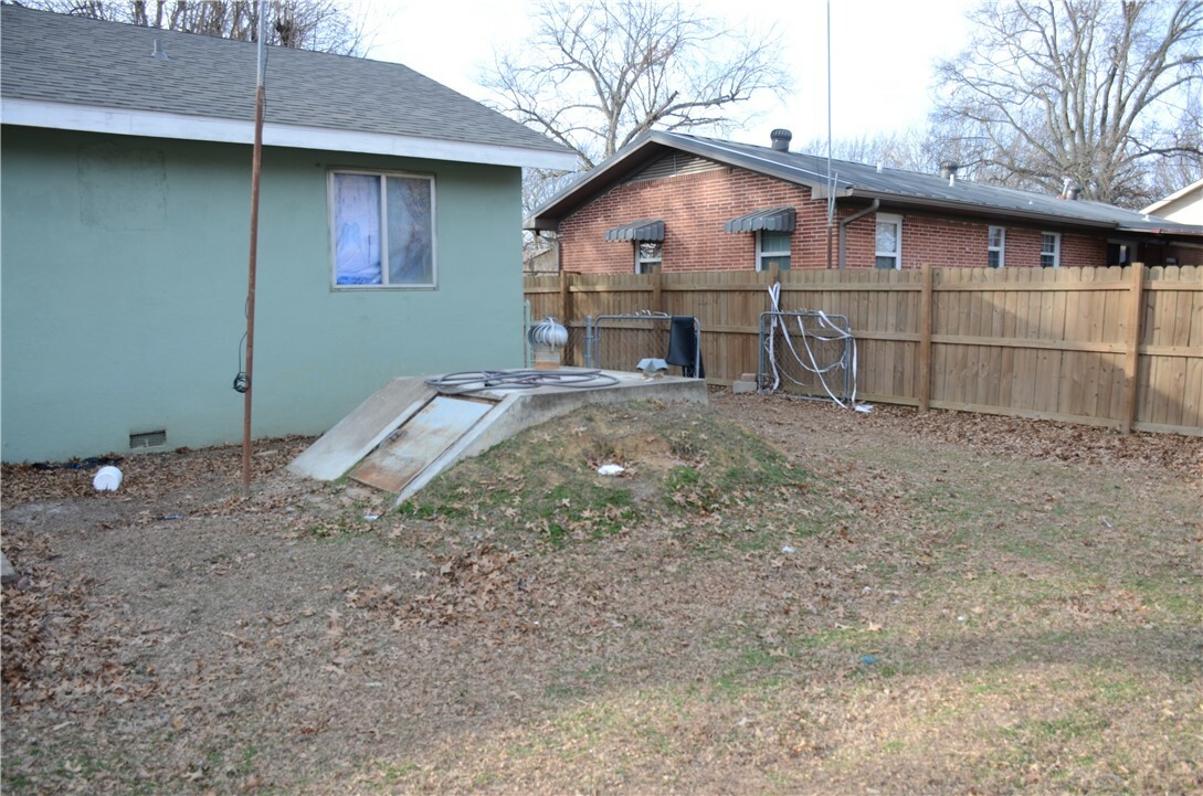 Property Photo:  221 W Highland Street  AR 72761 