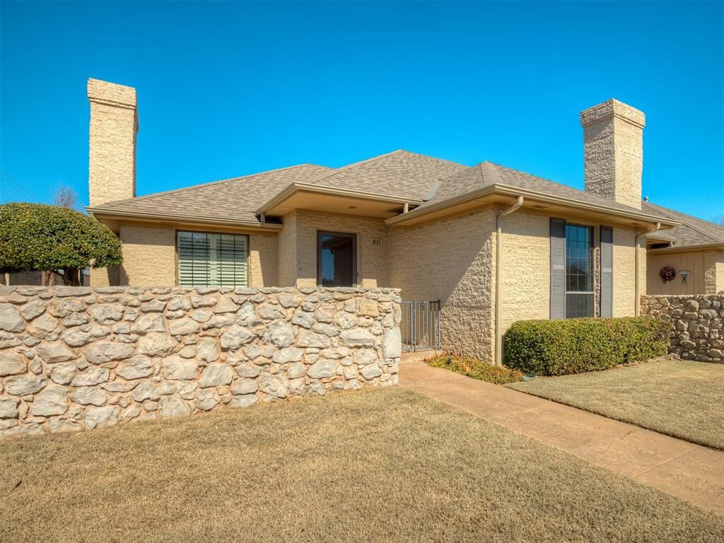 Property Photo:  2100 Cobblestone Court 101  OK 73034 