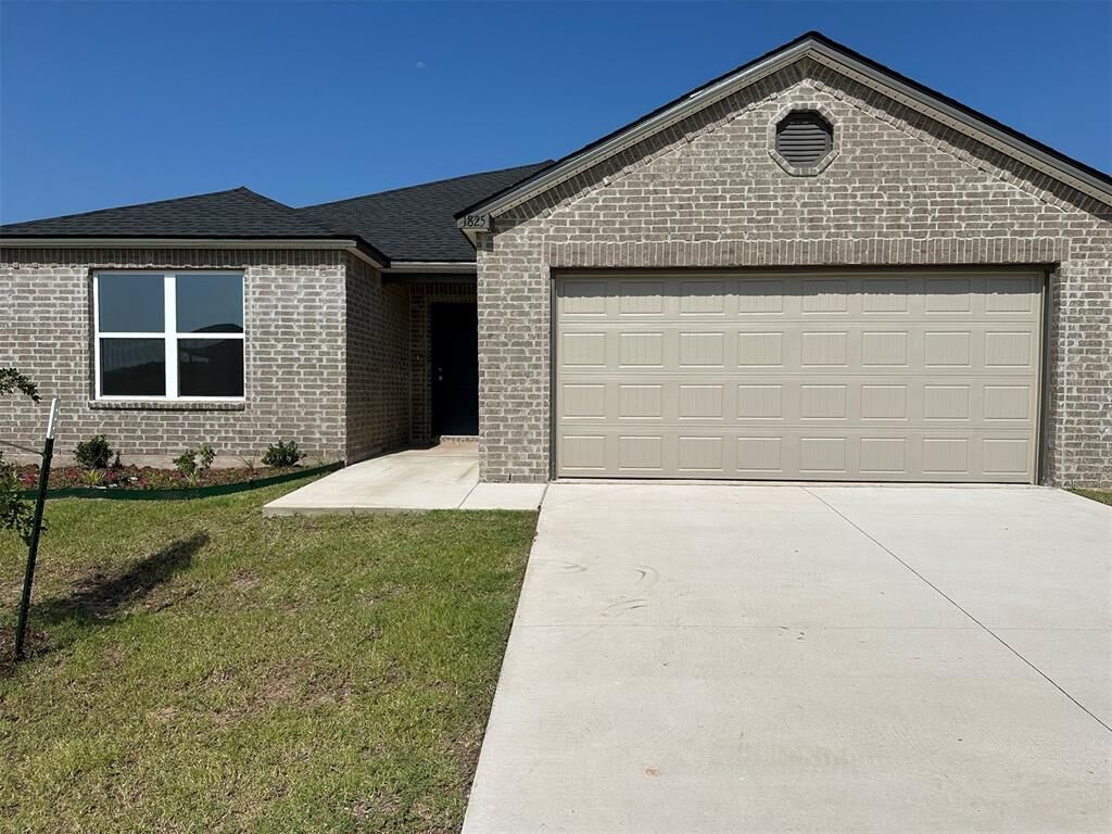 Property Photo: 1825 Sugar Pine Way OK 73034