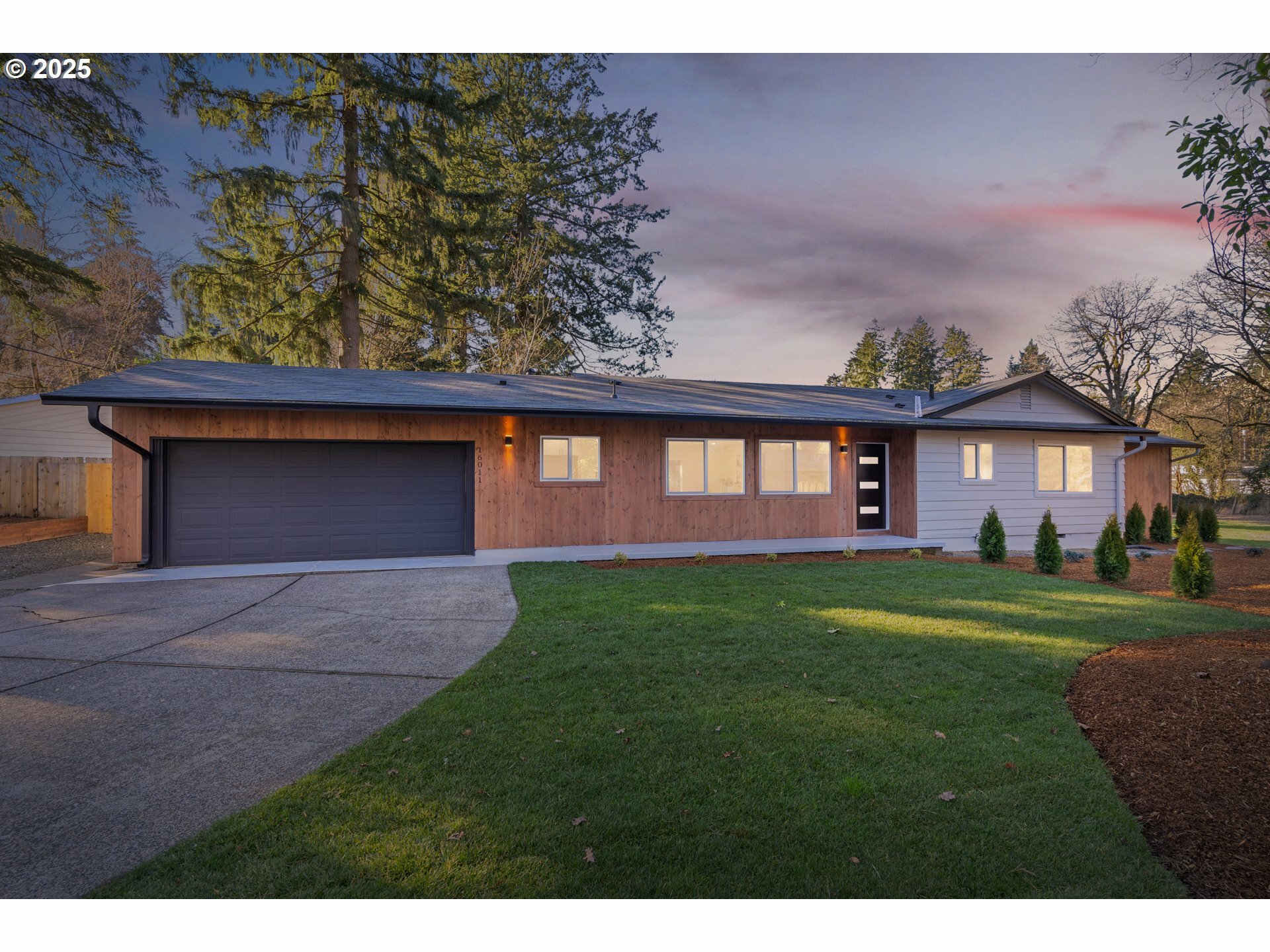 Property Photo: 16011 Parker Rd OR 97035