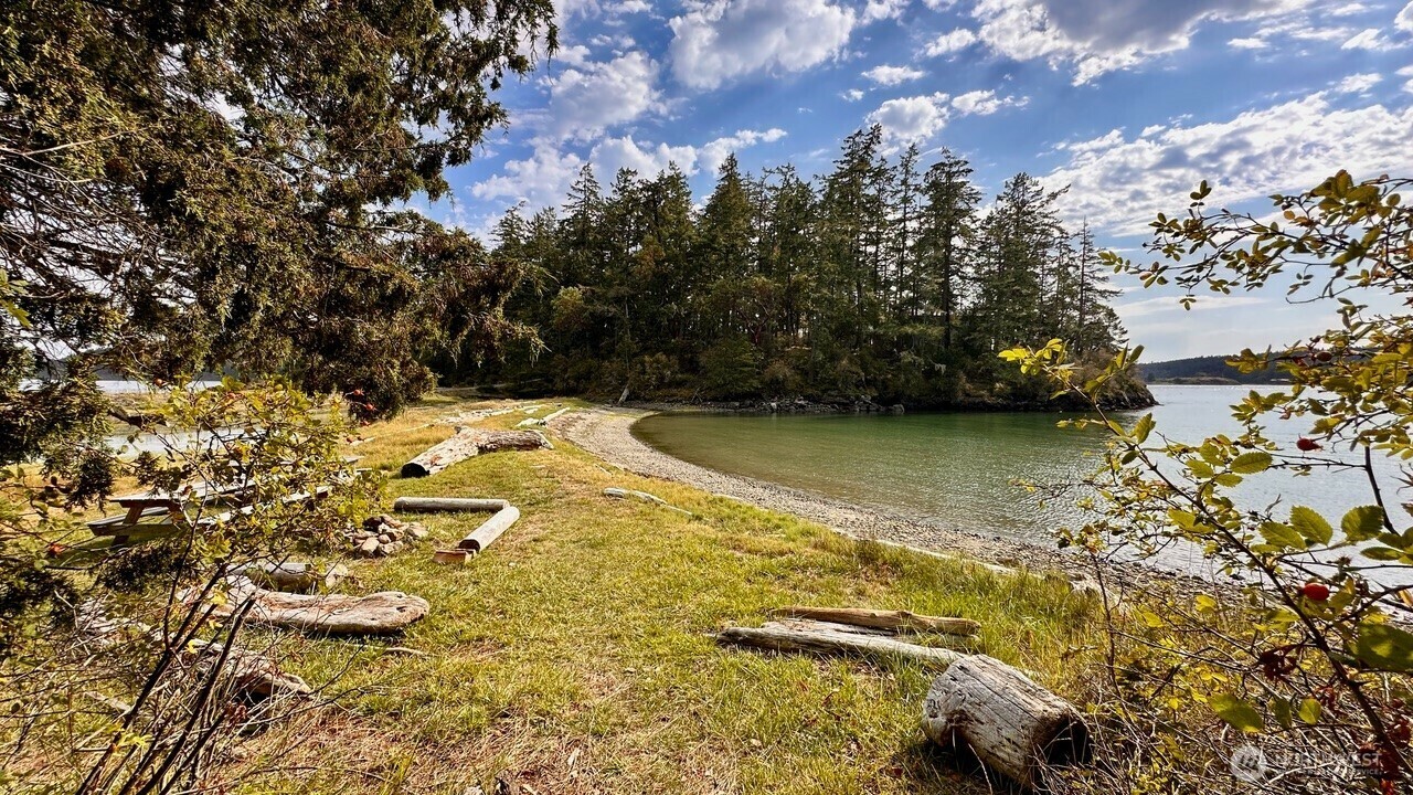 Property Photo:  195  Judith Lane  WA 98280 