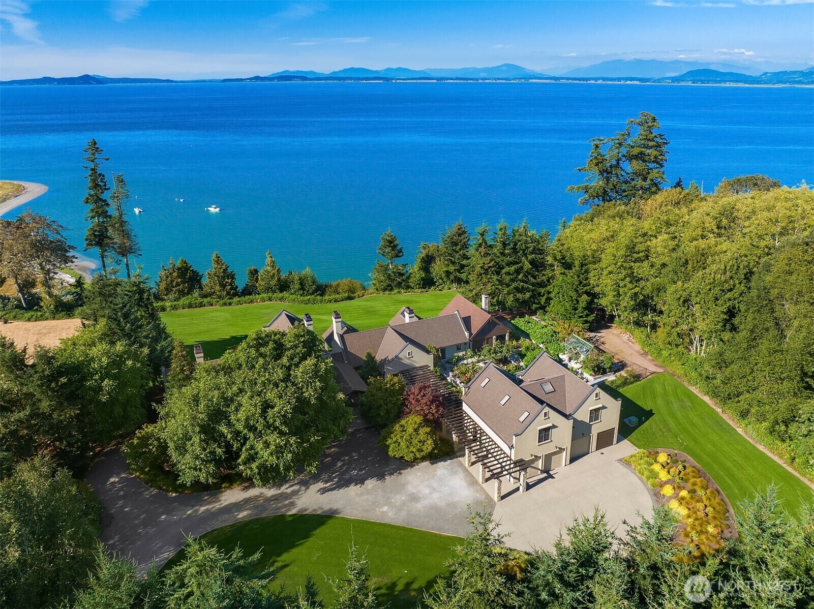 Property Photo: 495 Tillicum Way WA 98282