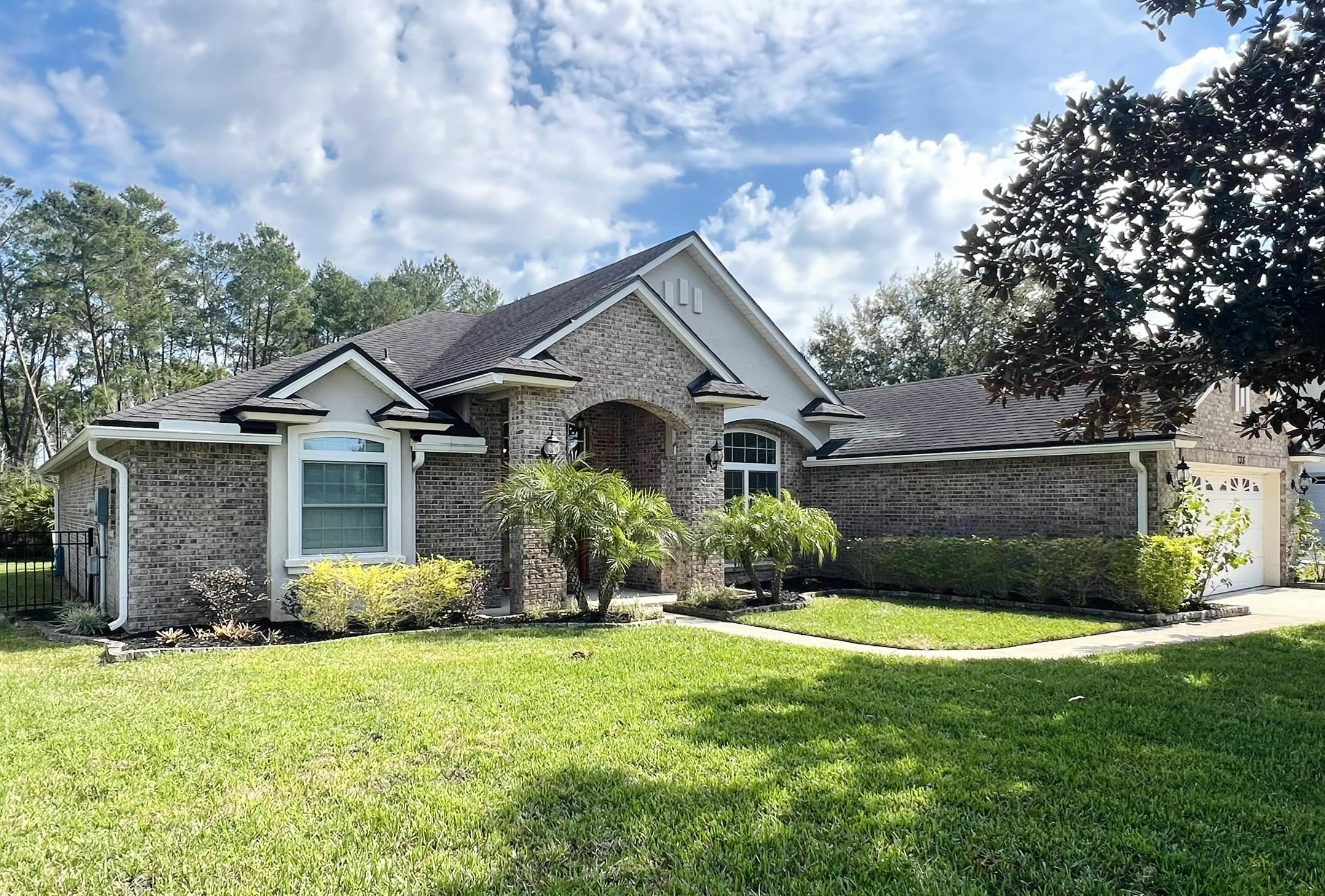 Property Photo: 735 E Red House Branch Rd FL 32084