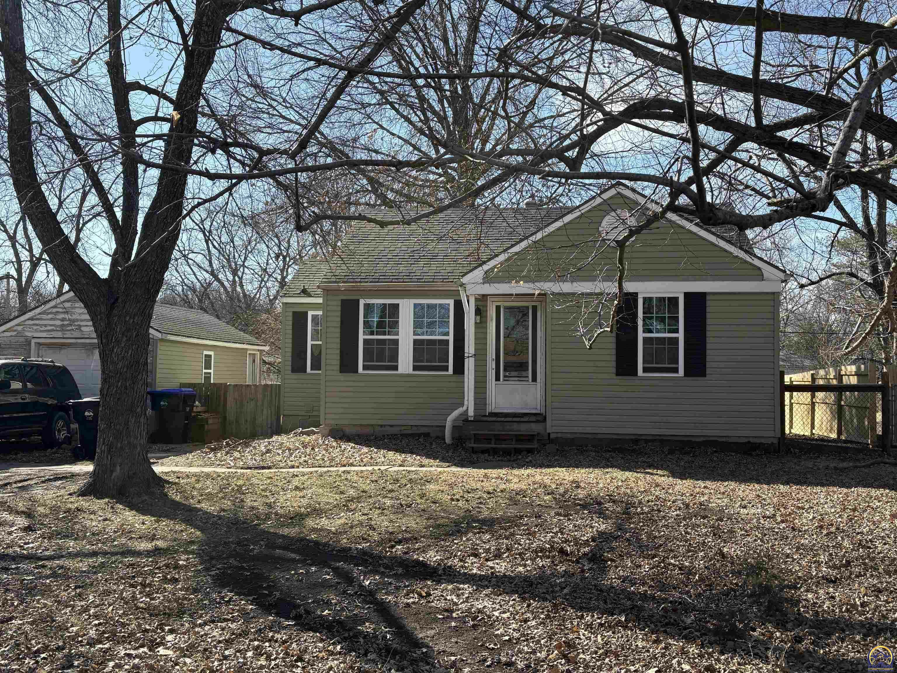 Property Photo: 2201 SW Mission Ave KS 66614