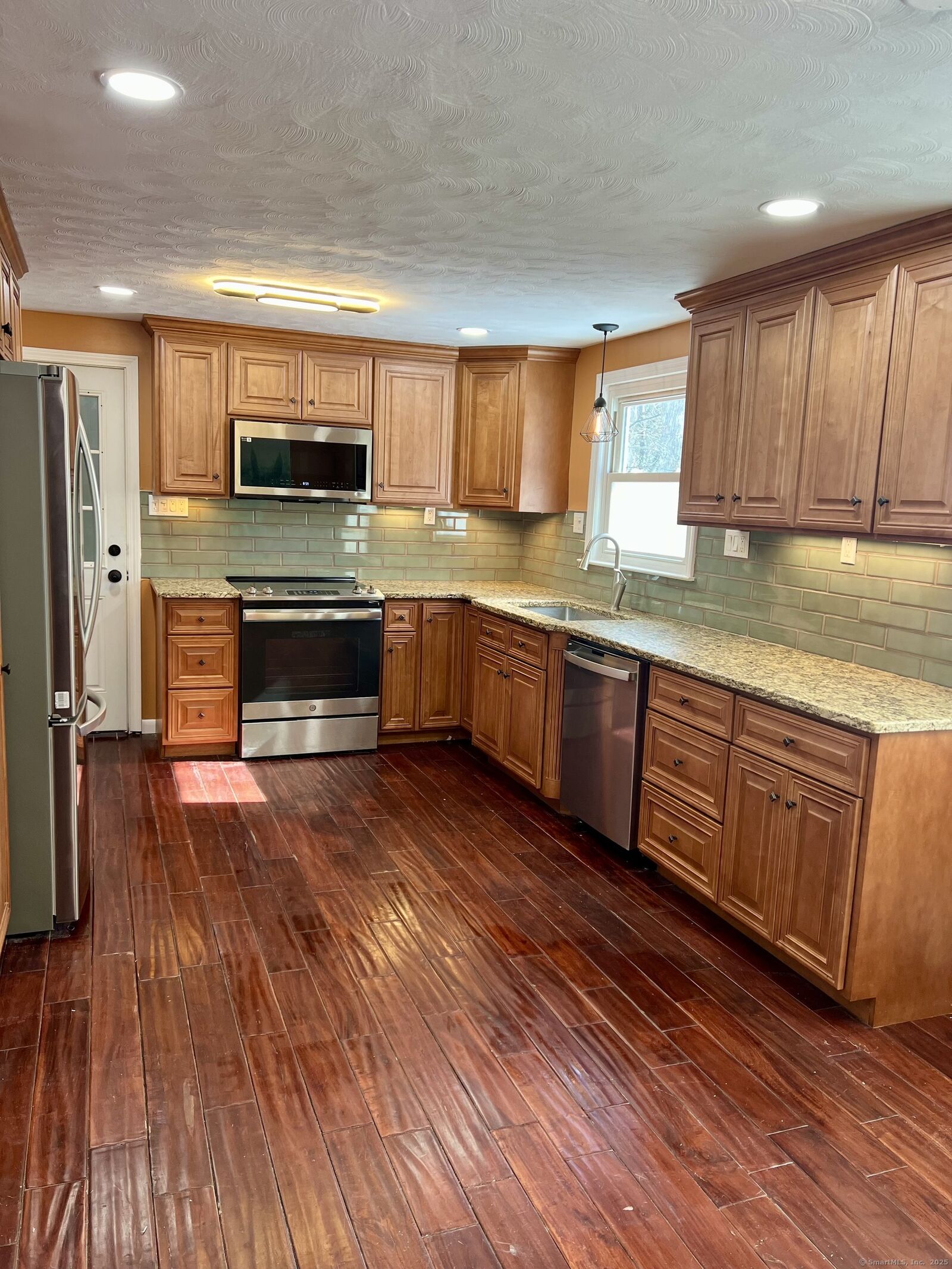 Property Photo:  42 Play Road  CT 06082 