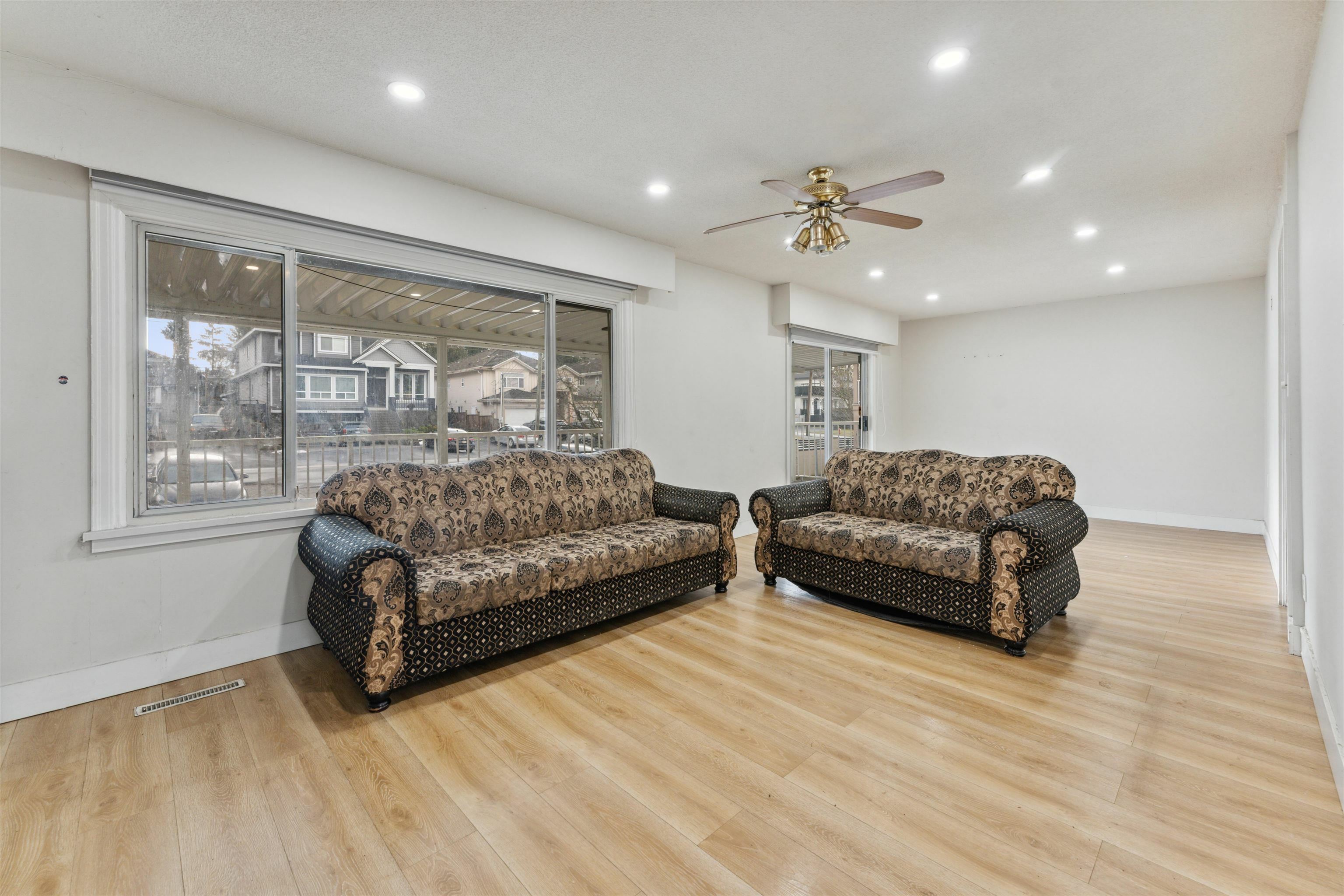Property Photo: 11803 96A Avenue BC V3V 2A4
