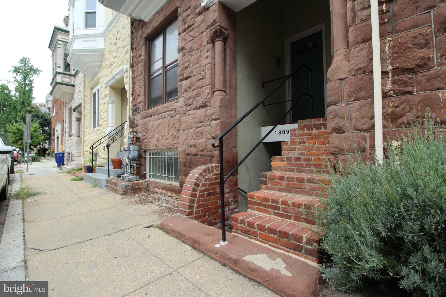 Property Photo: 1809 Riggs Place NW 1 DC 20009