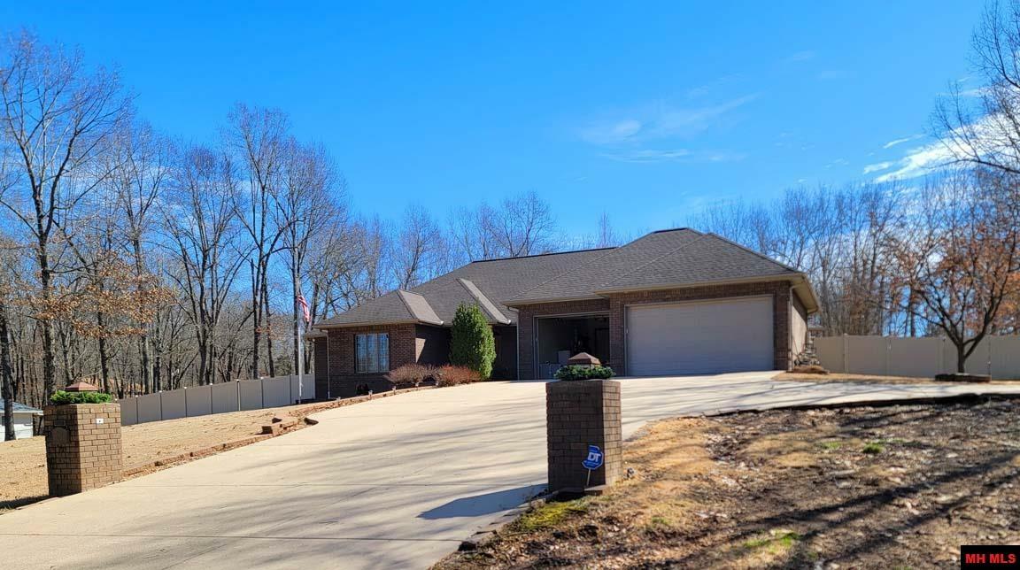 Property Photo: 960 Pebblecreek Drive AR 72653
