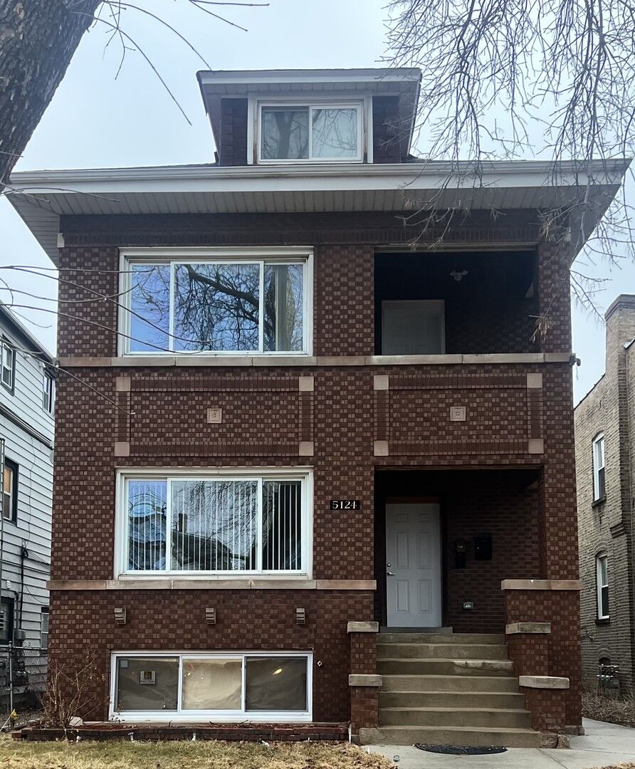 Property Photo: 5124 W Henderson Street 1 IL 60641