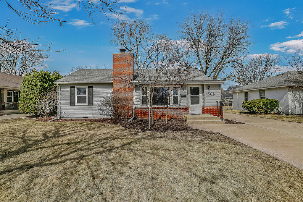 Property Photo: 1505 Glenwood Avenue IL 60435