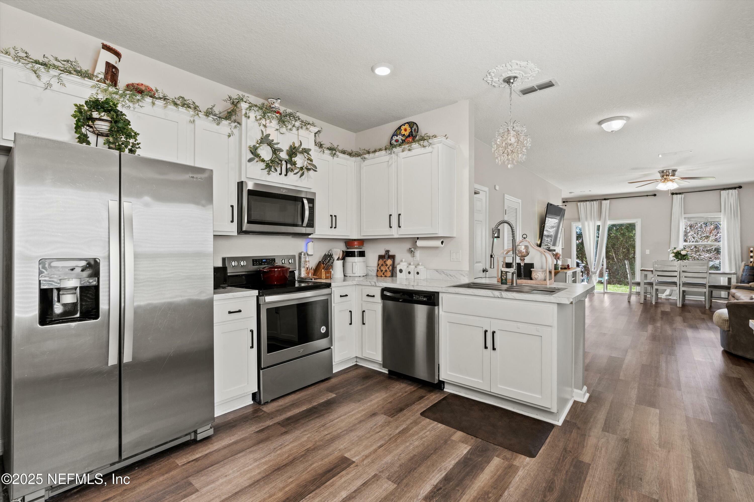 Property Photo:  847 Capitol Parkway  FL 32218 
