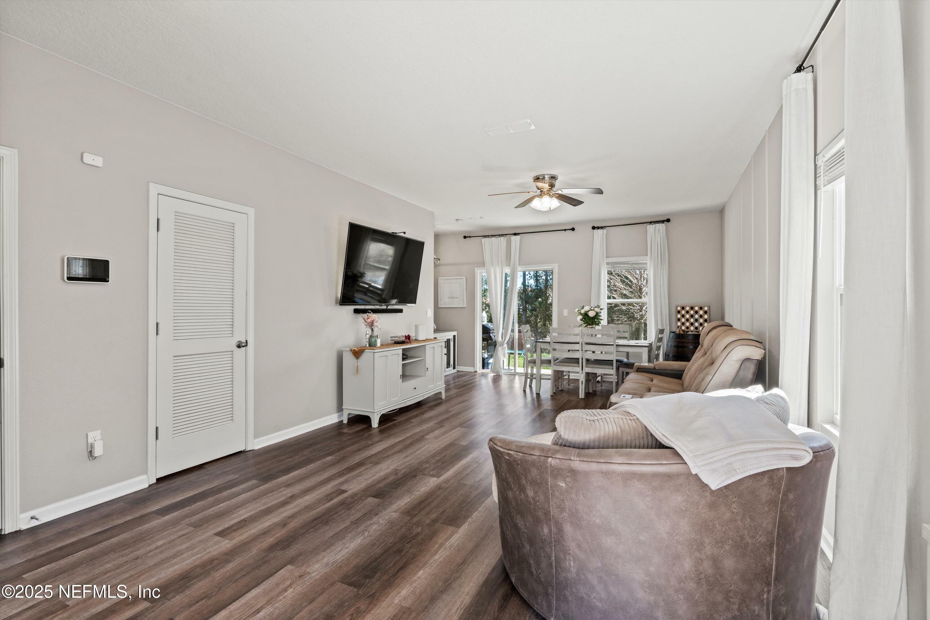 Property Photo: 847 Capitol Parkway FL 32218