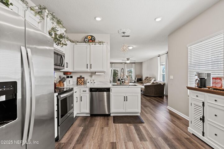 Property Photo:  847 Capitol Parkway  FL 32218 