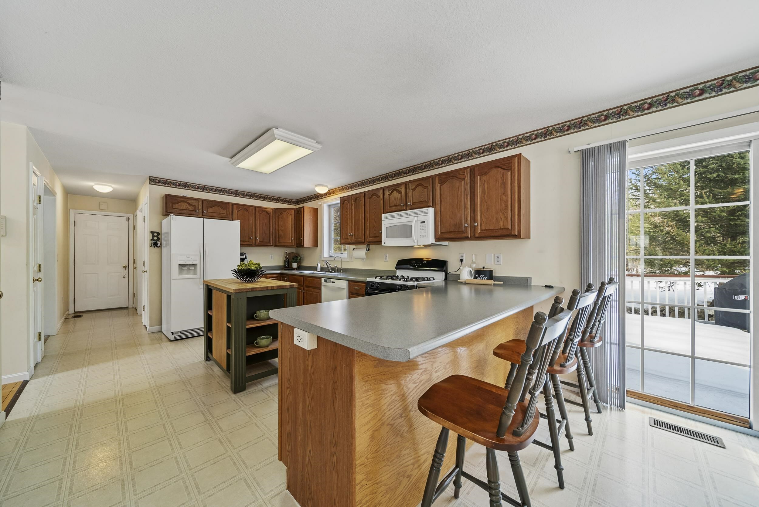 Property Photo: 10 Greystone Terrace NH 03106