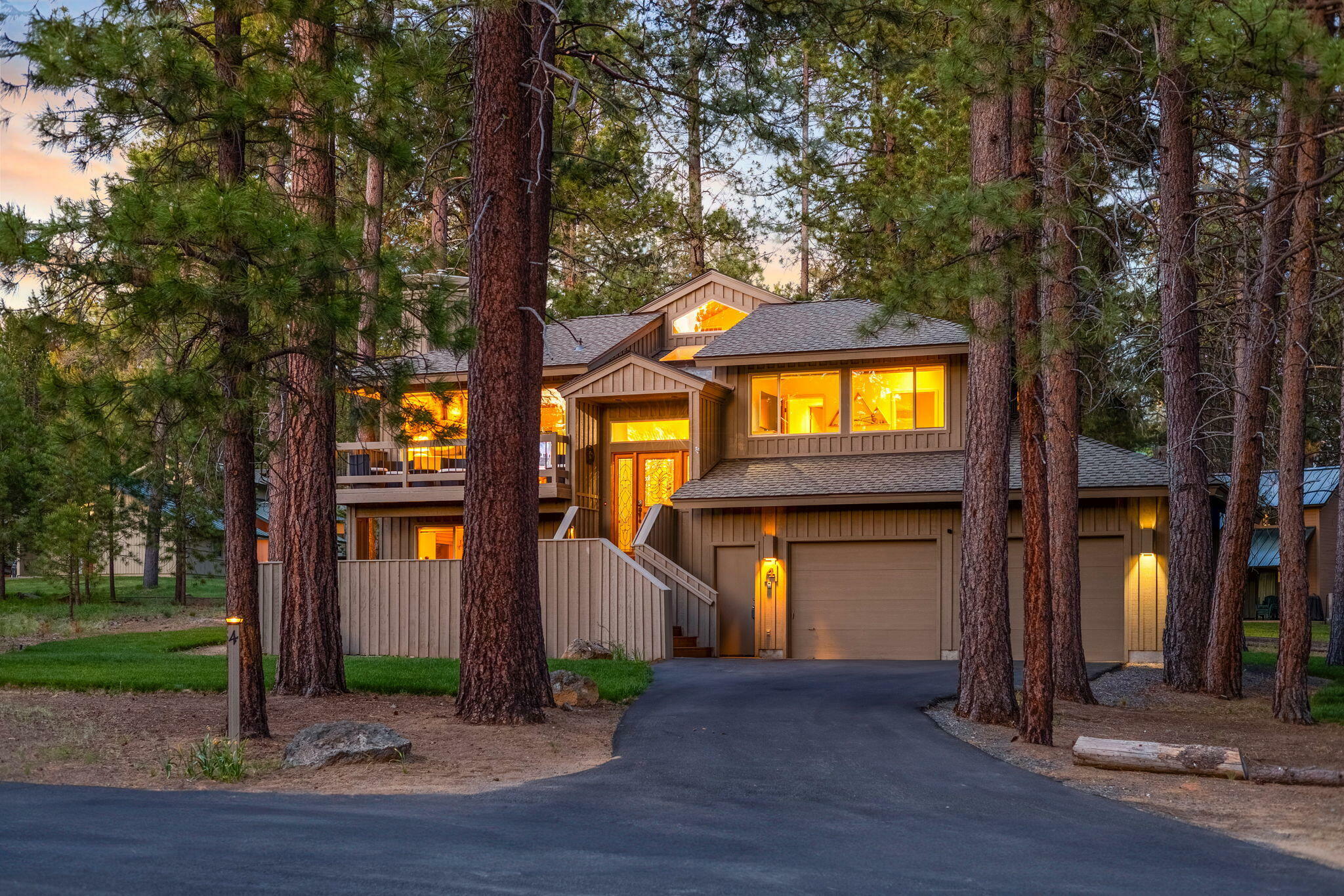 Property Photo: 17683 Broken Top Lane OR 97707